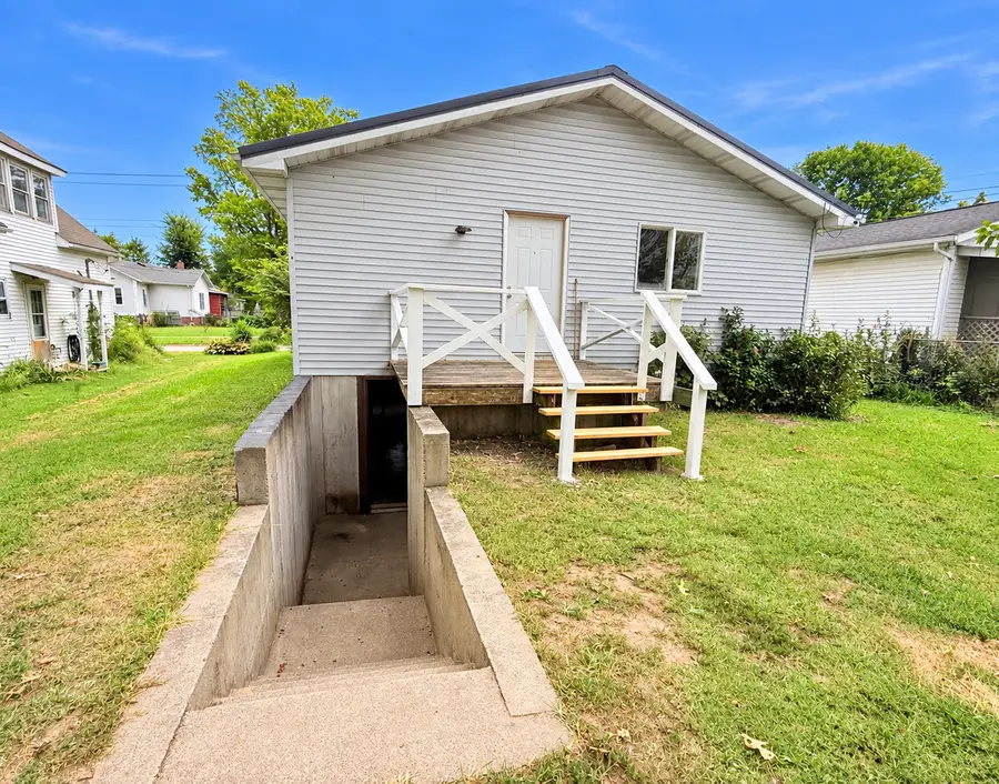 609 S Ledford Street, Harrisburg, IL 62946 - #3