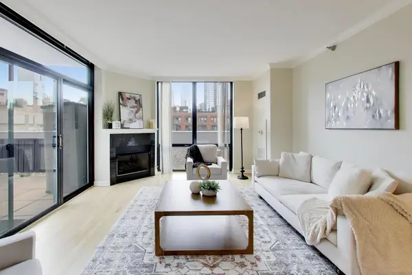 435 W Erie Street #701, Chicago, IL 60654