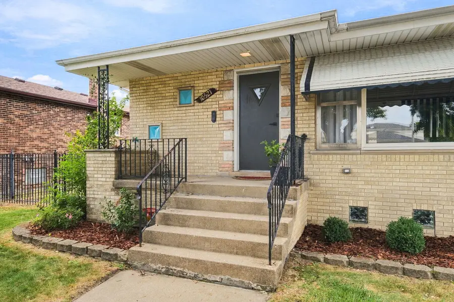 10521 Lavergne Avenue, Oak Lawn, IL 60453 - #3