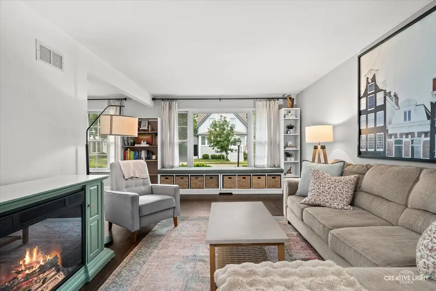 1022 E Jefferson Avenue, Wheaton, IL 60187 - #3
