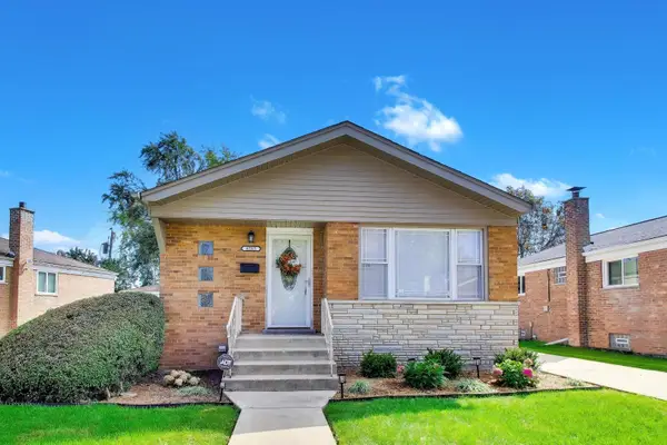 8215 S Tripp Avenue, Chicago, IL 60652