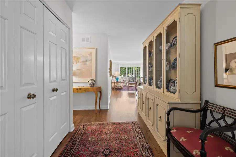 12 The Court Of Lagoon View, Northbrook, IL 60062 - #2