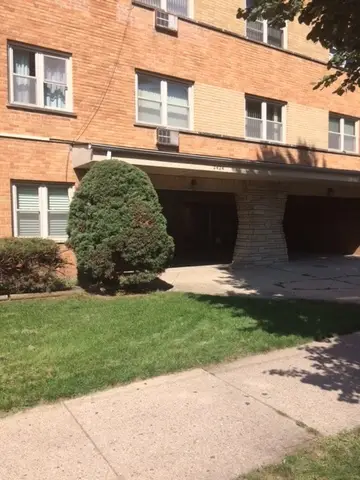 2420 W Berwyn Avenue #304, Chicago, IL 60625