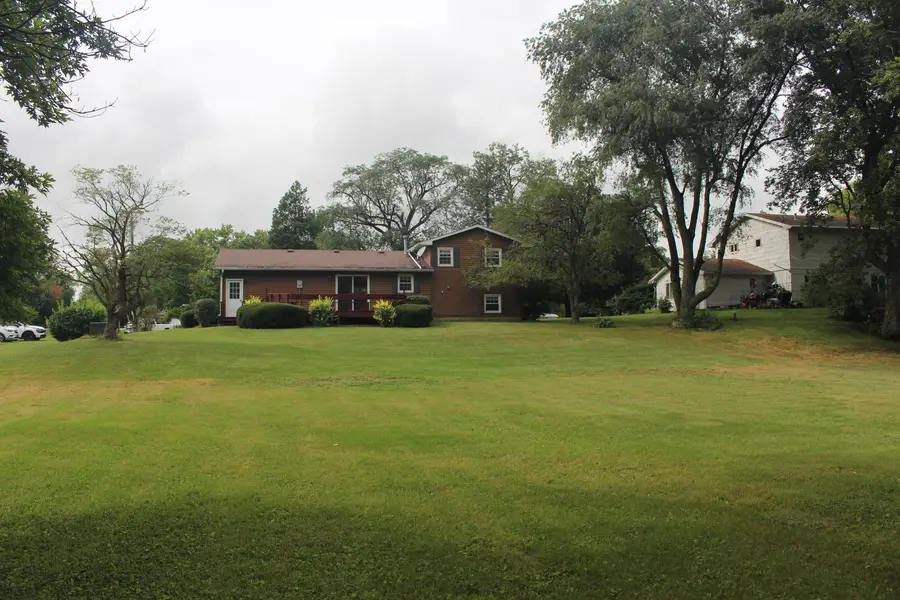 1119 E Clinton Avenue, Farmer City, IL 61842 - #3