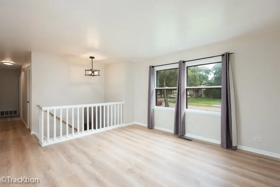 7208 Sprucewood Avenue, Woodridge, IL 60517 - #2