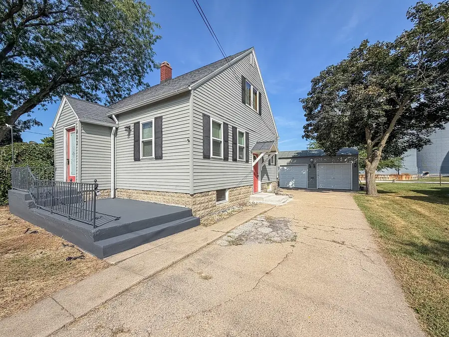 417 W Garfield Avenue, Cissna Park, IL 60924 - #2