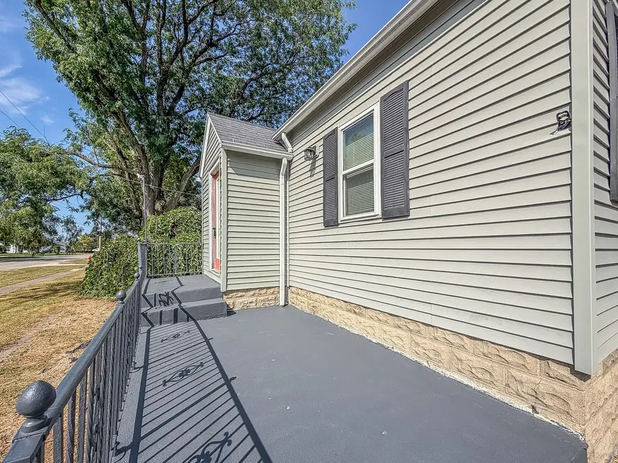 417 W Garfield Avenue, Cissna Park, IL 60924 - #3
