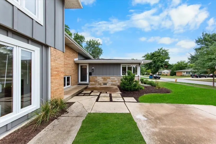 558 E Park Avenue, Elmhurst, IL 60126 - #2