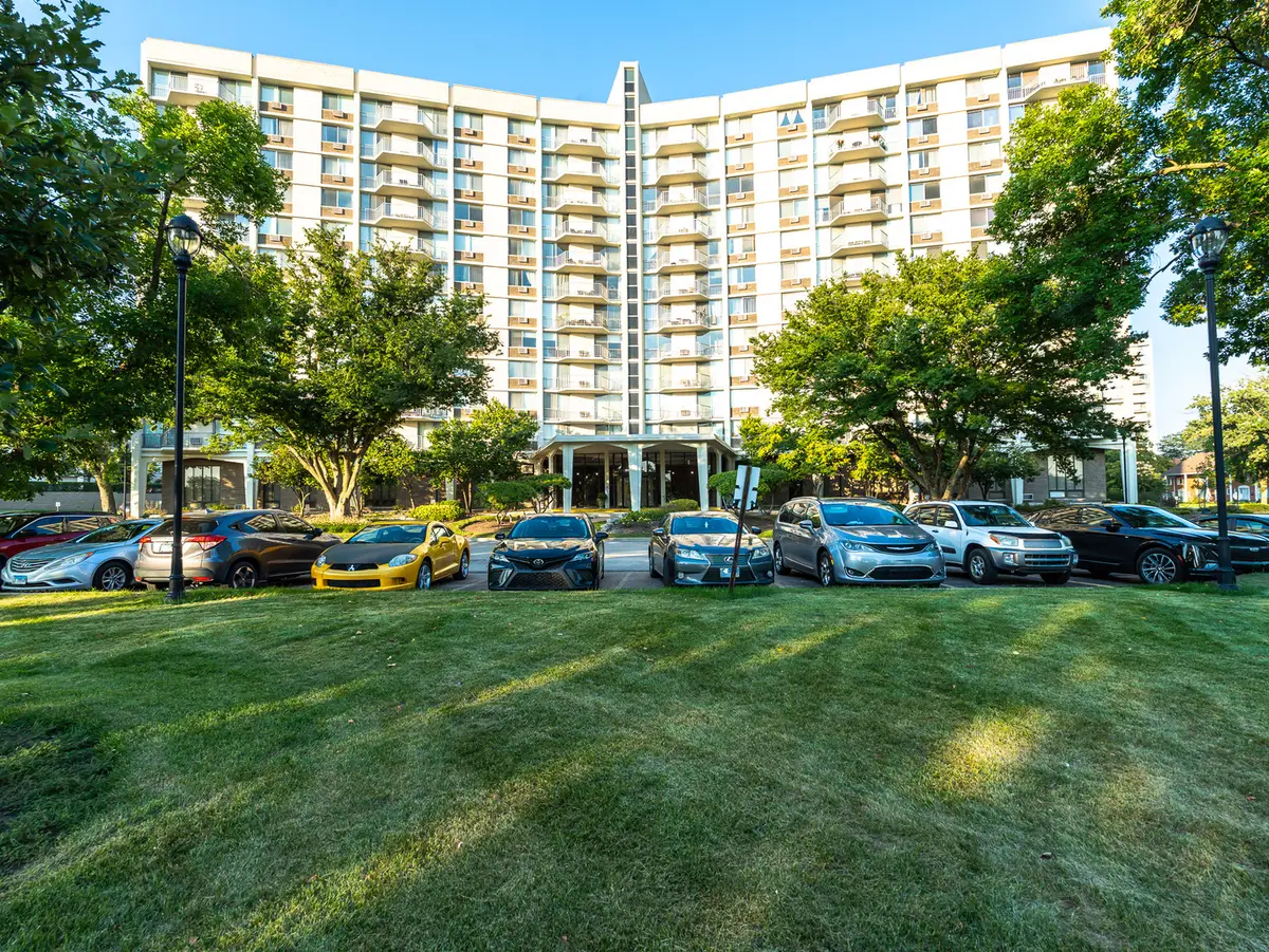 20 N Tower Road #8G, Oak Brook, IL 60523 - #1