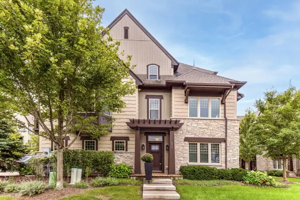 636 Parkside Court, Libertyville, IL 60048