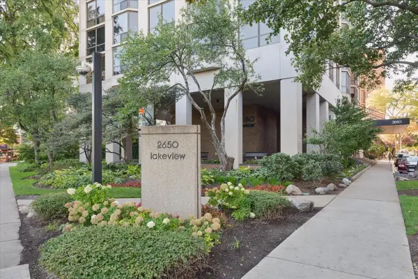 2650 N Lakeview Avenue #303, Chicago, IL 60614
