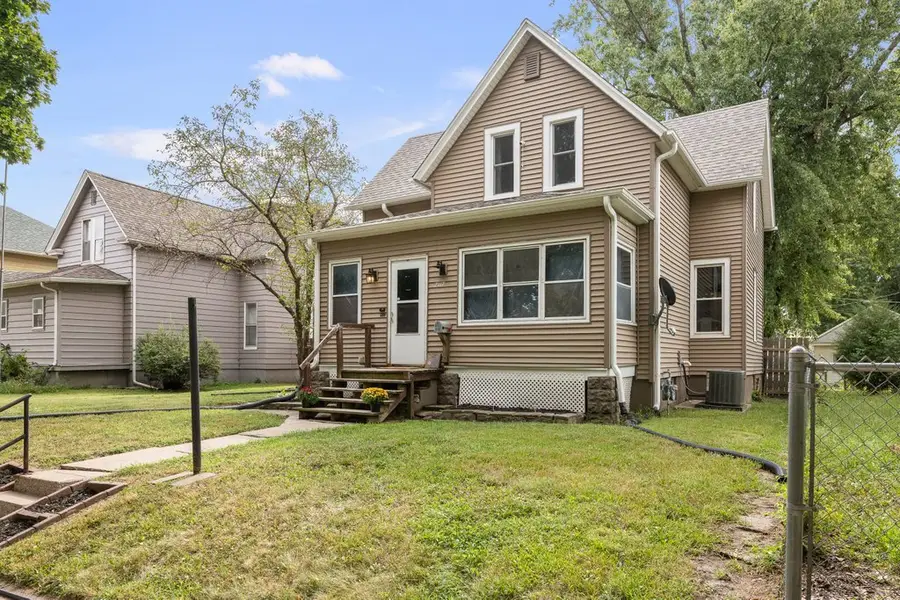 2117 Claussen Street, Davenport, IA 52802 - #2