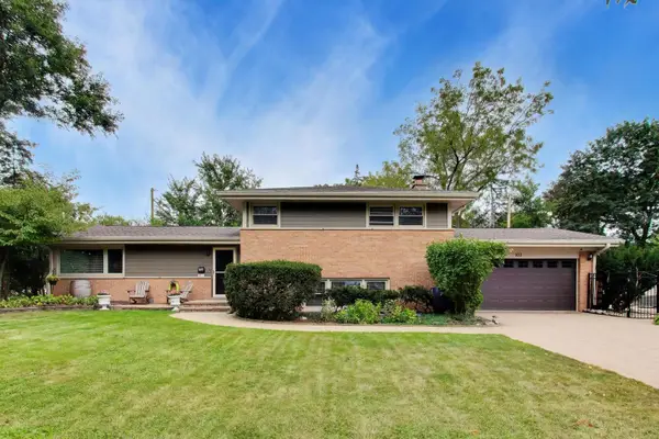 103 S Windsor Drive, Arlington Heights, IL 60004