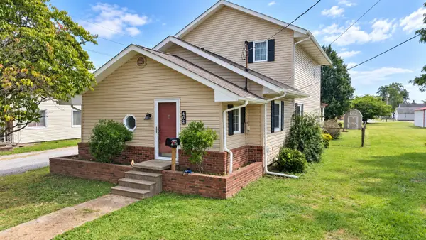 402 E Belleville Avenue, Christopher, IL 62822