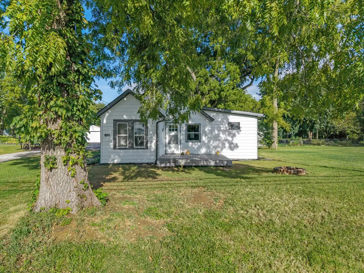 1219 Devils Glen Road, Bettendorf, IA 52722 - #1