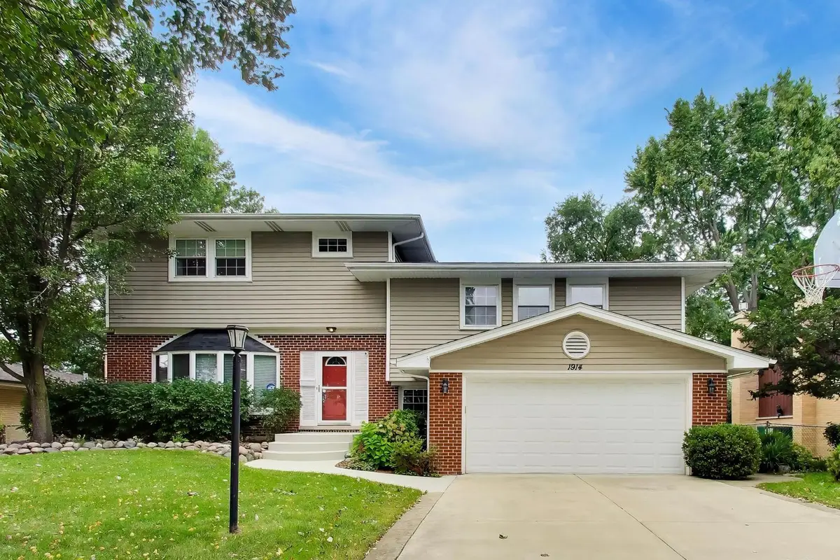 1914 N Burke Drive, Arlington Heights, IL 60004 - #1
