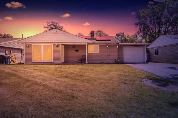 27 Cardinal Lane, Carpentersville, IL 60110