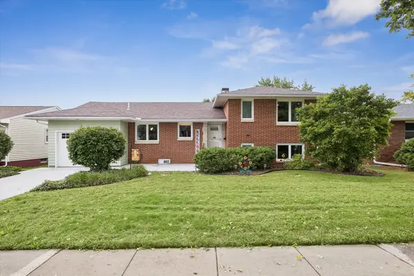1001 12th Street, De Witt, IA 52742