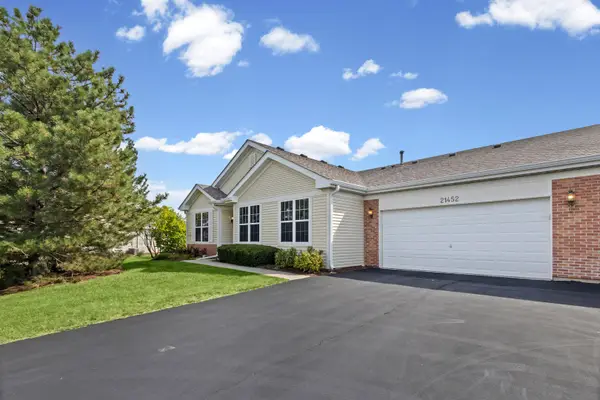 21452 Papoose Lake Drive #21452, Crest Hill, IL 60403