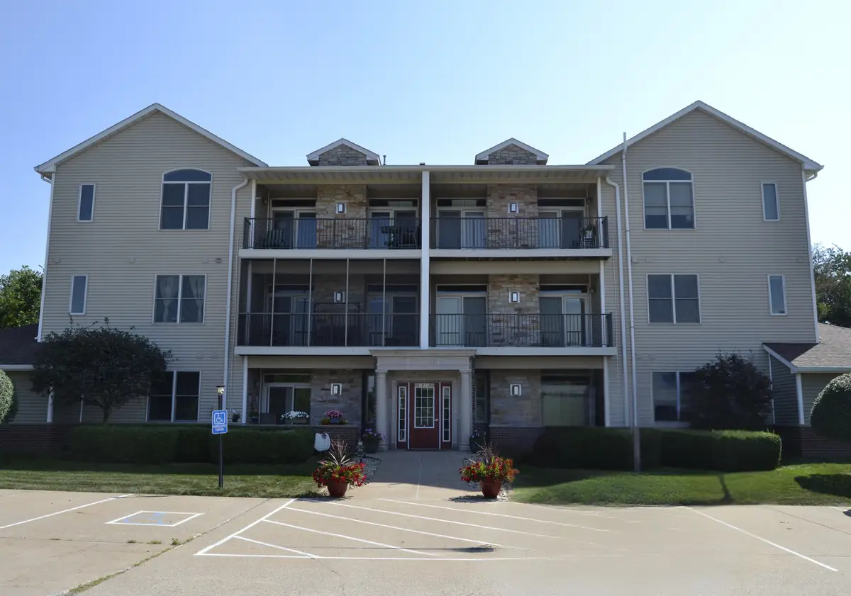1871 Stone Gate Circle #9, Davenport, IA 52807 - #1