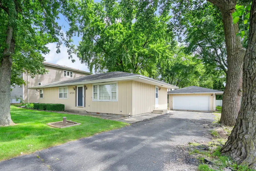 6705 Clarendon Hills Road, Darien, IL 60561 - #2