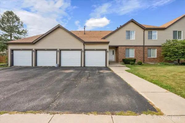 1511 Longwood Drive #1511, Sycamore, IL 60178