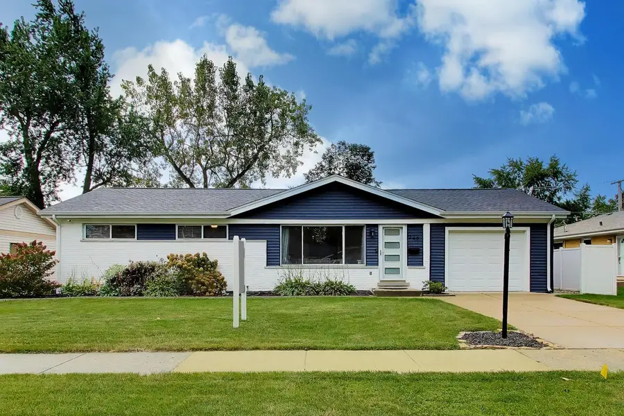 249 W Daniels Road, Palatine, IL 60067 - #2