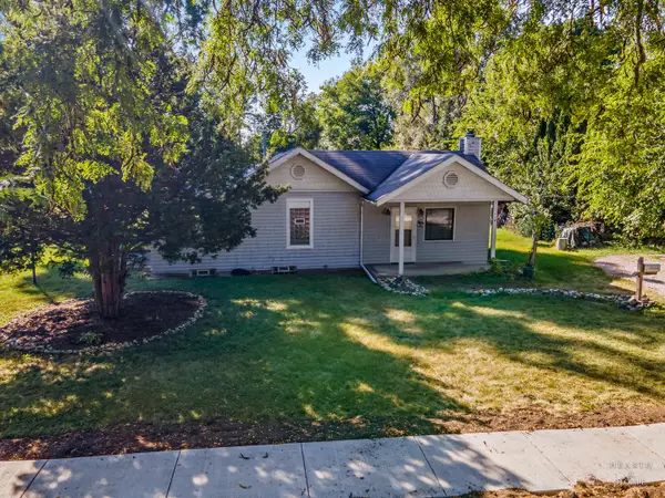 800 S River Road, Fox River Grove, IL 60021