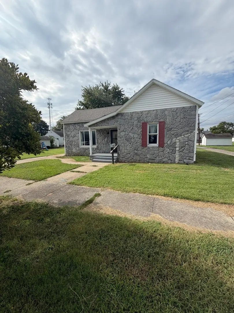 110 W Webb Street, Carmi, IL 62821 - #1