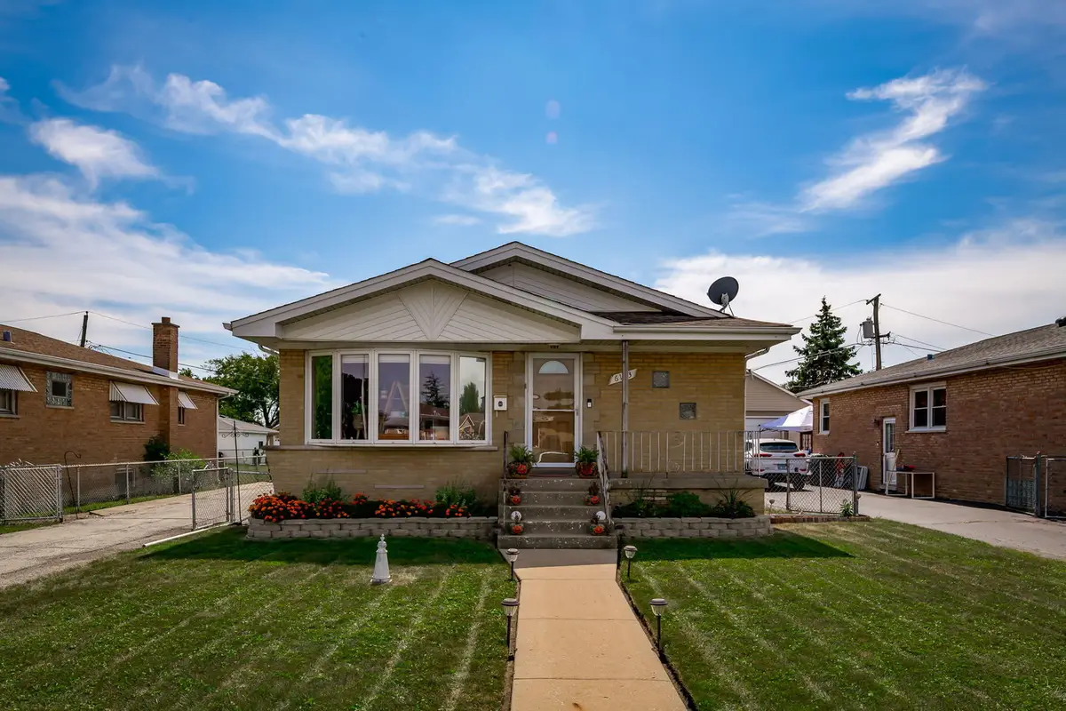 6113 W 80th Place, Burbank, IL 60459 - #1