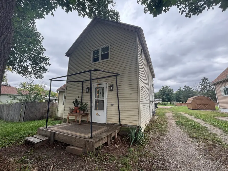 1507 E Washington Street, Clinton, IL 61727 - #2