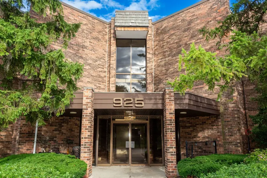 925 Spring Hill Drive #311, Northbrook, IL 60062 - #2
