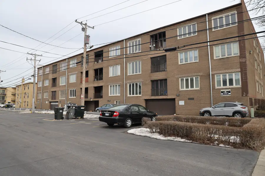 10048 S Pulaski Road #2C, Oak Lawn, IL 60453 - #3
