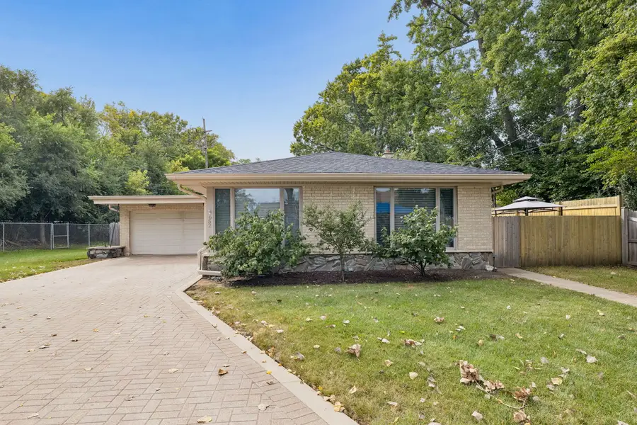 652 S Poplar Avenue, Elmhurst, IL 60126 - #2