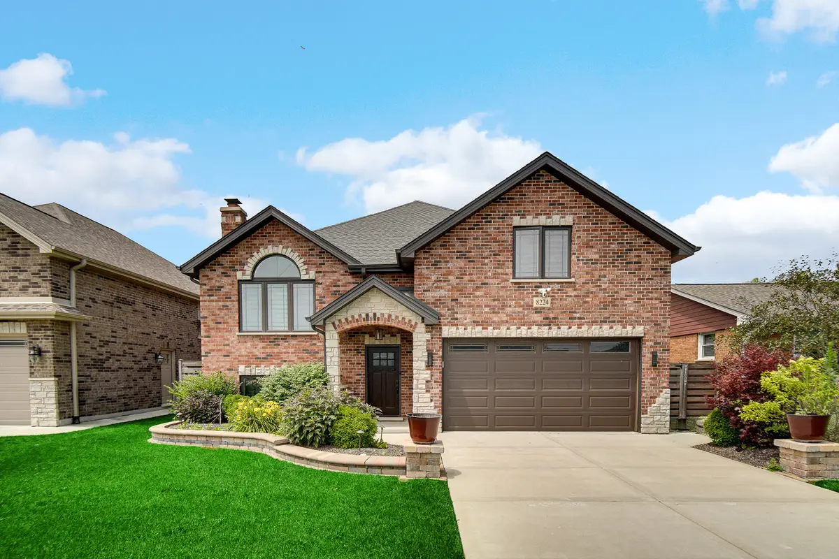 8224 Laramie Avenue, Burbank, IL 60459 - #1