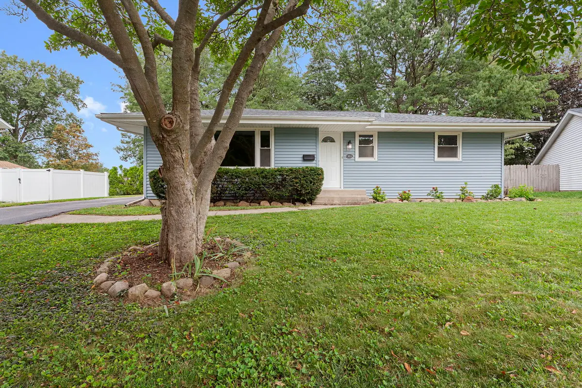 903 W 10th Street, Belvidere, IL 61008 - #1