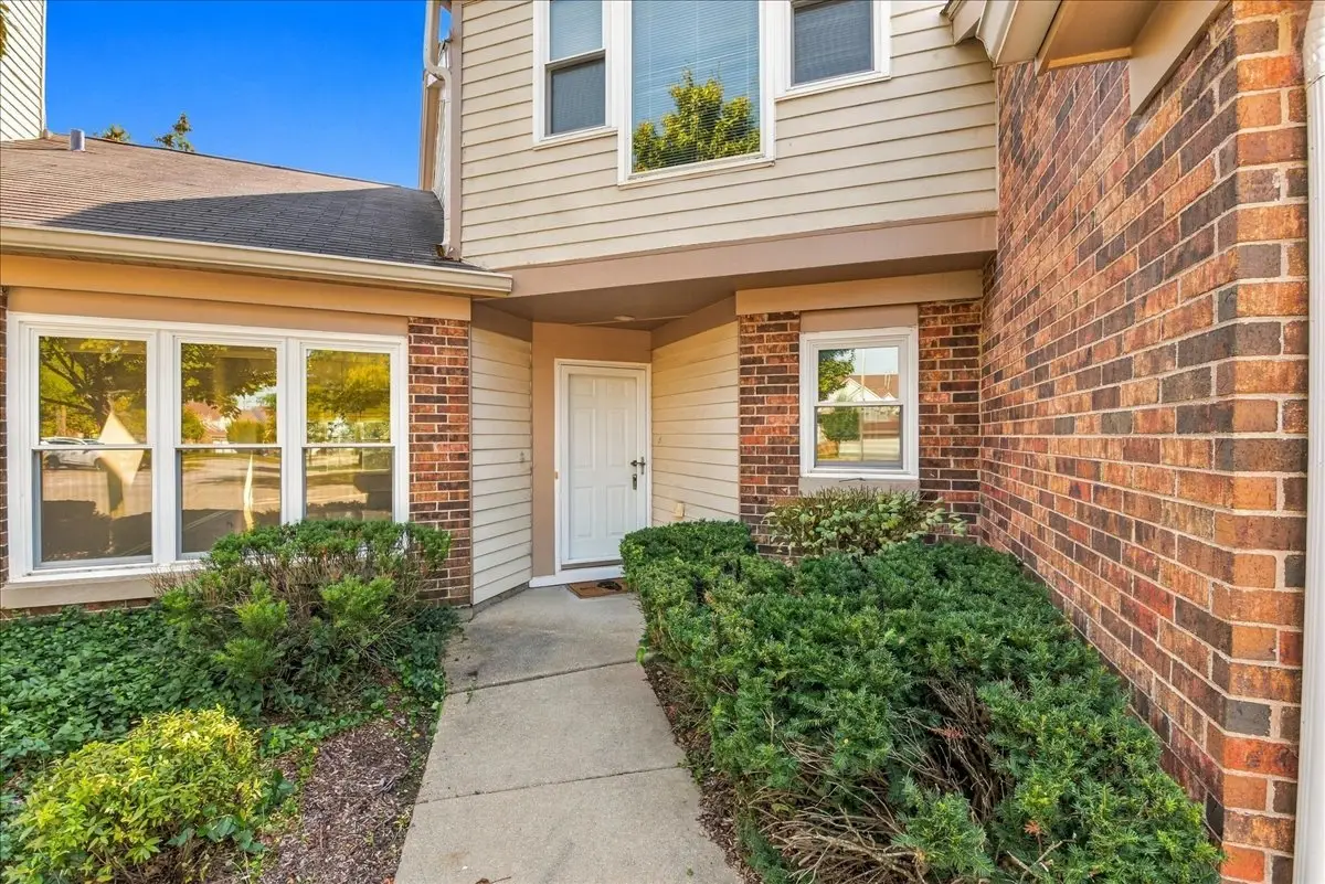 23 Willow Parkway, Buffalo Grove, IL 60089 - #1