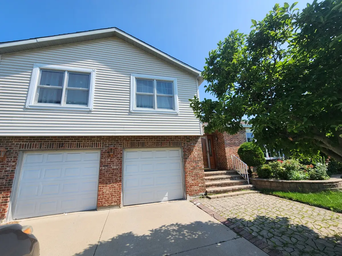 12 Mill Pond Drive, Glendale Heights, IL 60139 - #1