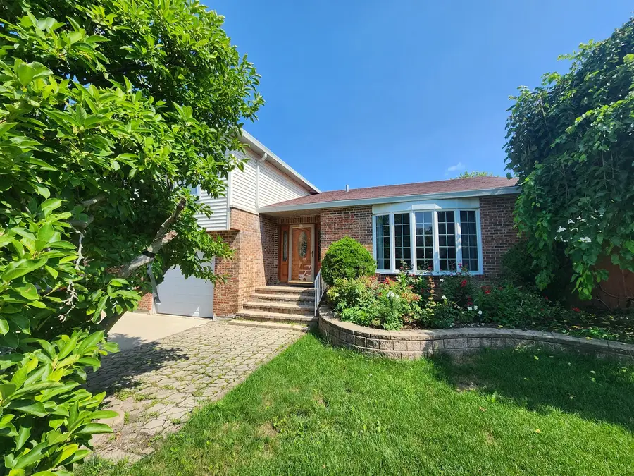 12 Mill Pond Drive, Glendale Heights, IL 60139 - #2