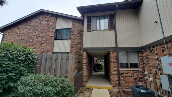 7342 Winthrop Way #8, Downers Grove, IL 60516