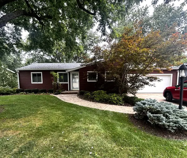 37 Park Avenue, Eldridge, IA 52748