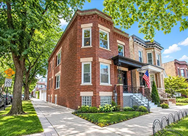 3657 N Hermitage Avenue, Chicago, IL 60613