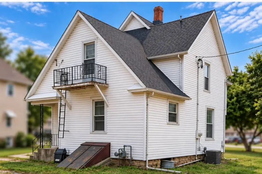 397 W Chebanse Avenue, Chebanse, IL 60922 - #2