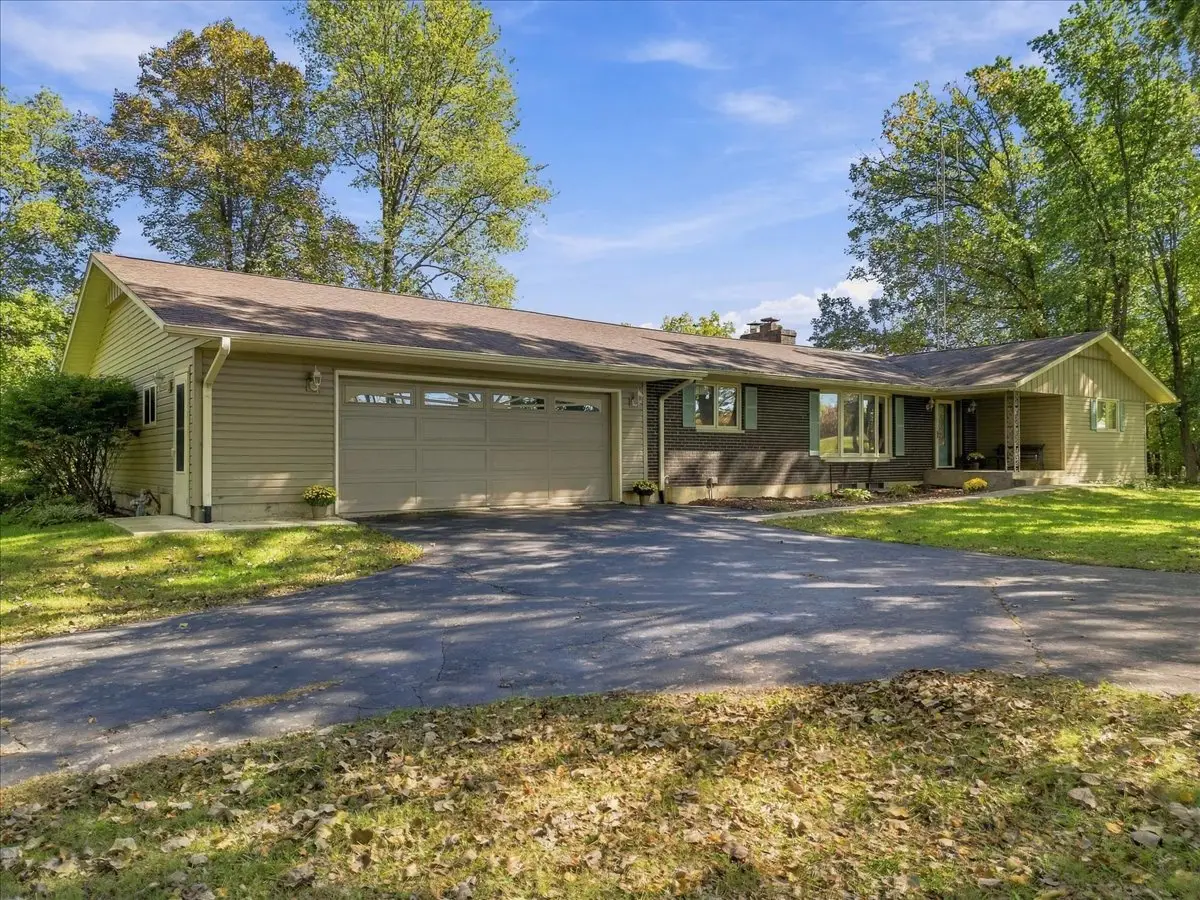 6121 Brooklyn Road, Rochelle, IL 61068 - #1