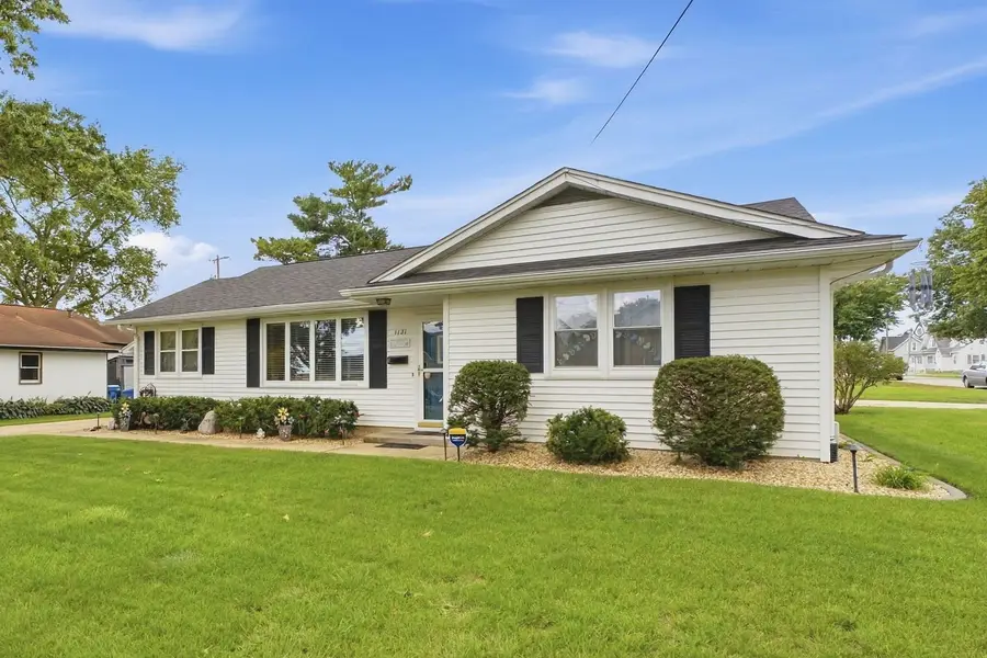 1121 3rd Avenue, De Witt, IA 52742 - #2