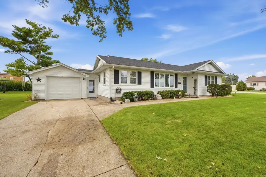 1121 3rd Avenue, De Witt, IA 52742 - #3