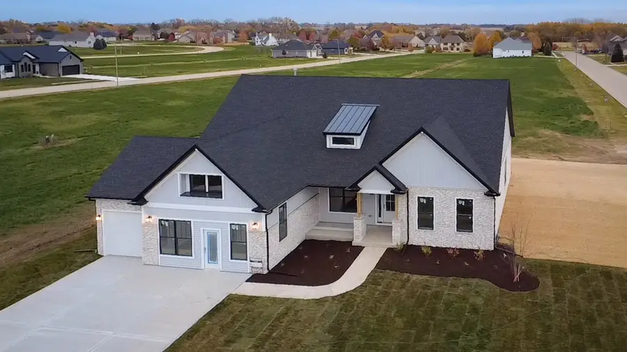 656 Zagreb Avenue, Sycamore, IL 60178 - #2