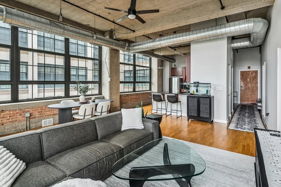 Address Withheld By Seller, Chicago, IL 60618 - #3
