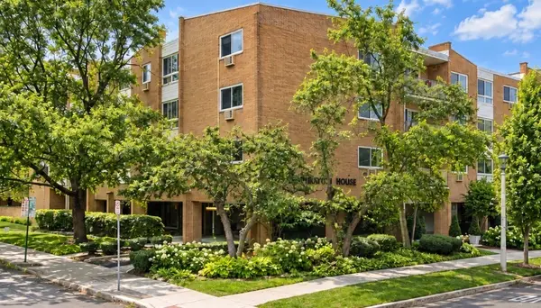 203 N Kenilworth Avenue #4F, Oak Park, IL 60302