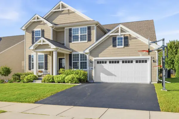 716 Heartland Lane, South Elgin, IL 60177